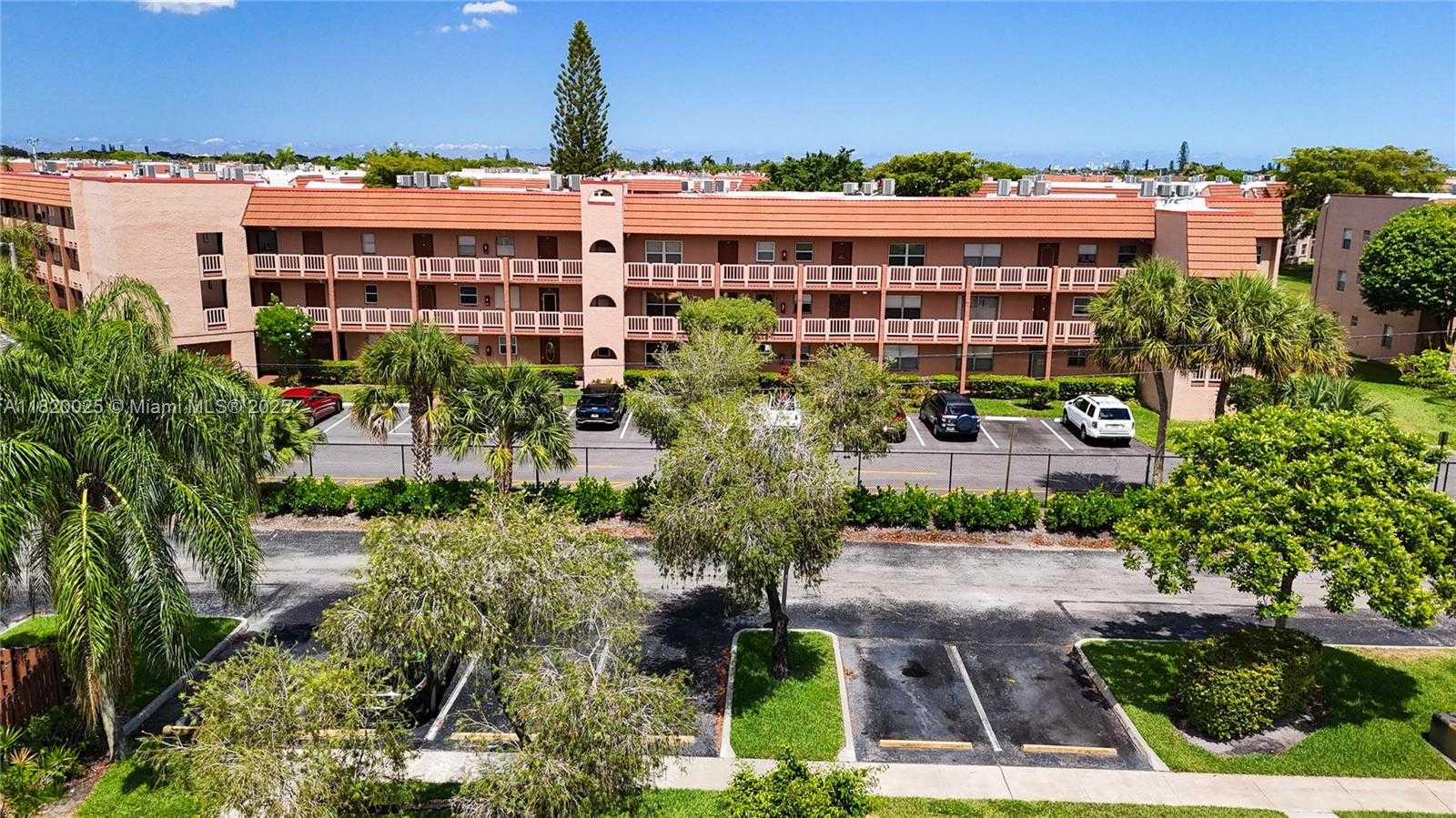 Small Image of 9850 SUNRISE LAKES BLVD #212, Sunrise Number 28
