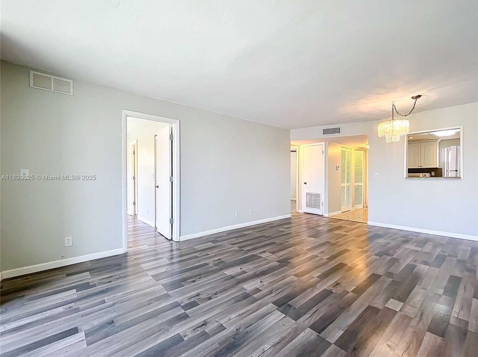 Small Image of 9850 SUNRISE LAKES BLVD #212, Sunrise Number 9