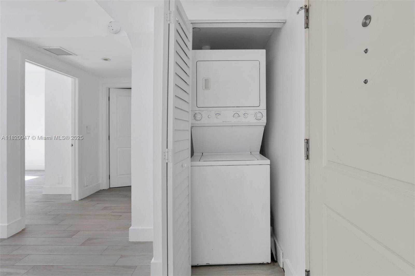 Small Image of 111 EAST FLAGLER ST #902, Miami Number 12