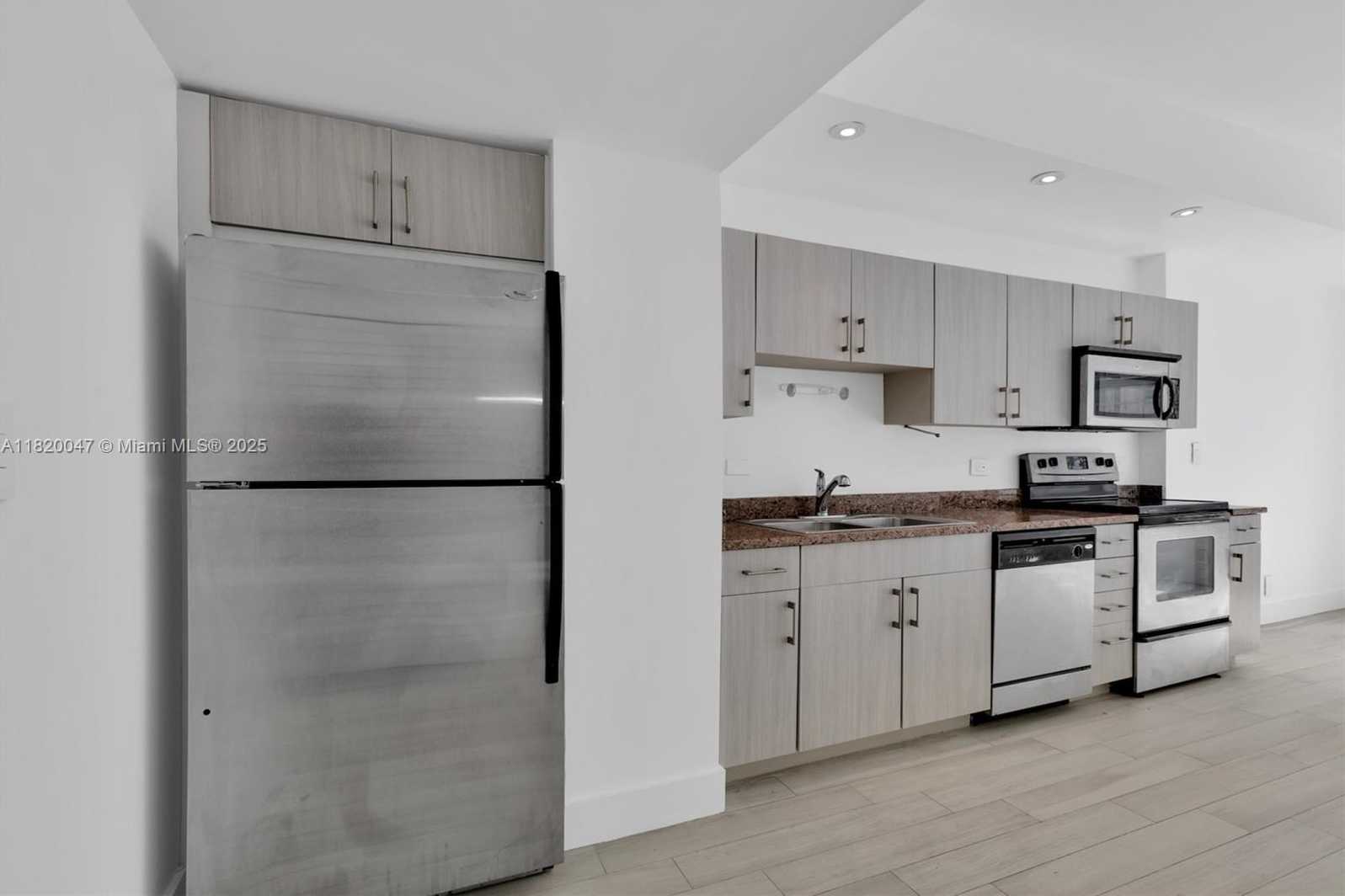 Small Image of 111 EAST FLAGLER ST #902, Miami Number 2