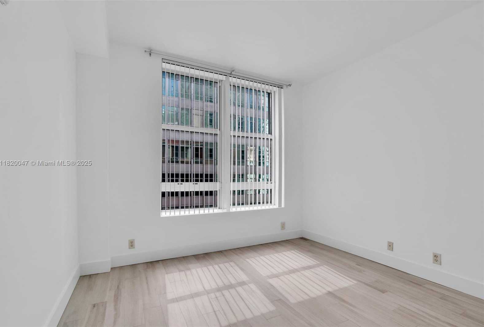 Small Image of 111 EAST FLAGLER ST #902, Miami Number 5
