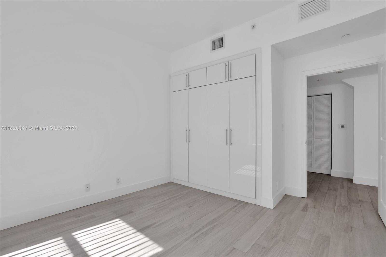 Small Image of 111 EAST FLAGLER ST #902, Miami Number 8