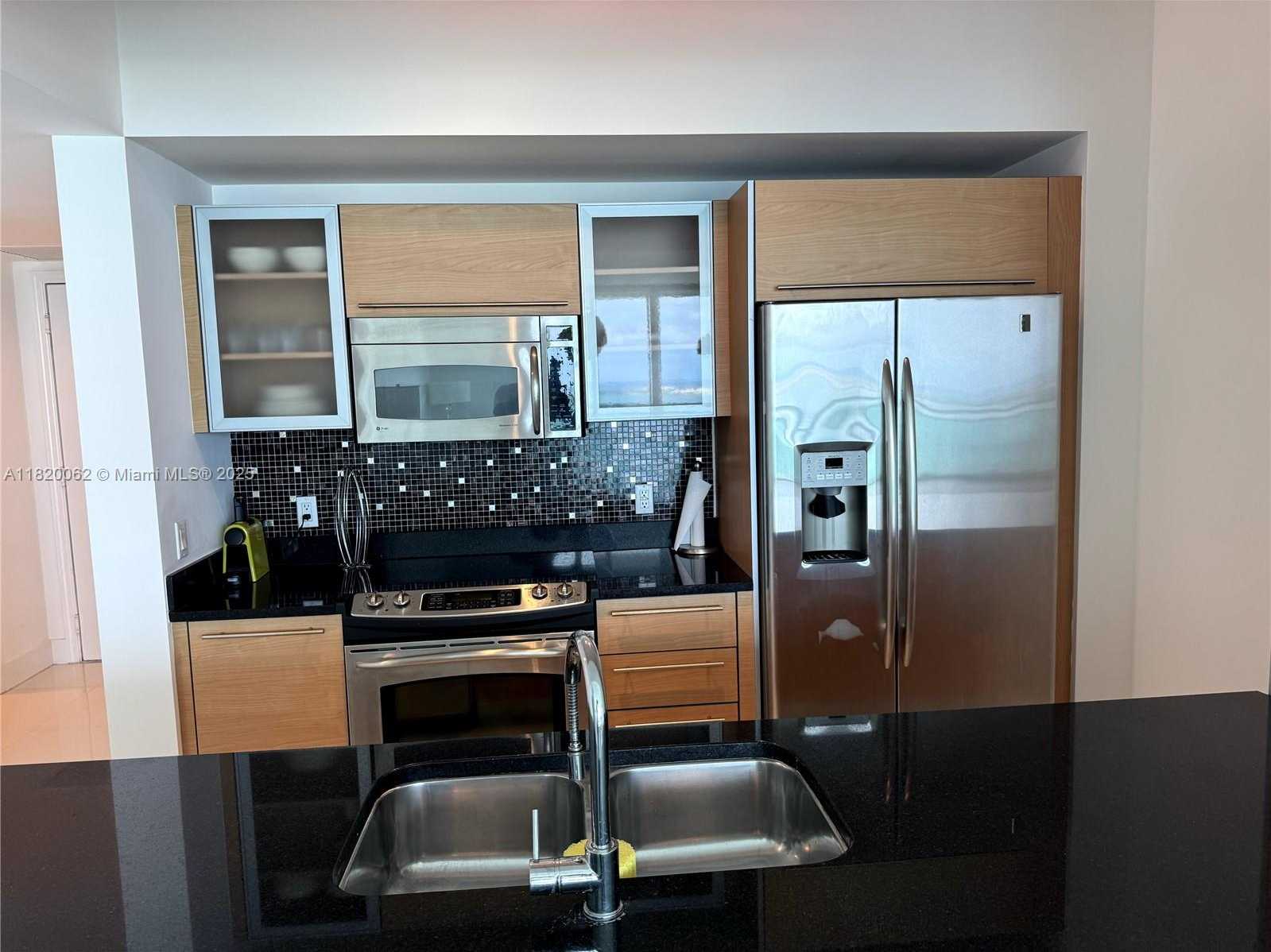 Small Image of 950 BRICKELL BAY DR #3710, Miami Number 15