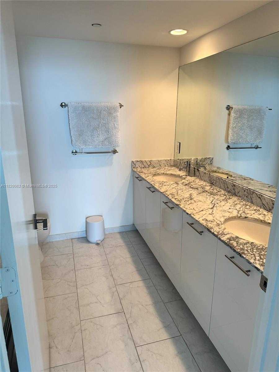 Small Image of 950 BRICKELL BAY DR #3710, Miami Number 28