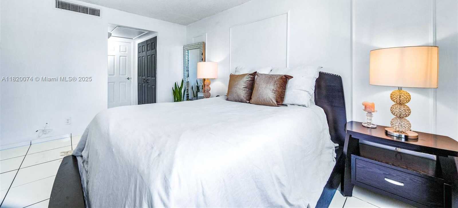 Small Image of 6770 INDIAN CREEK DR #7B, Miami Beach Number 15