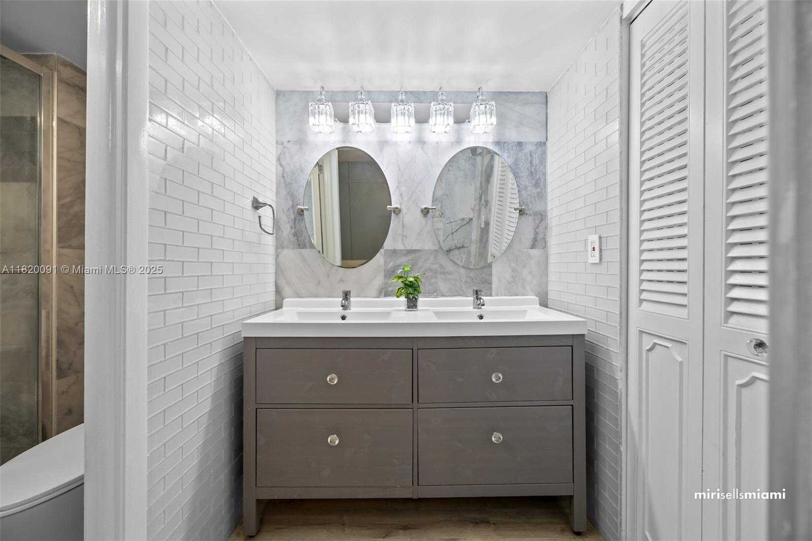 Small Image of 20441 NE 30th Ave, Aventura, FL 33180, USA Number 26
