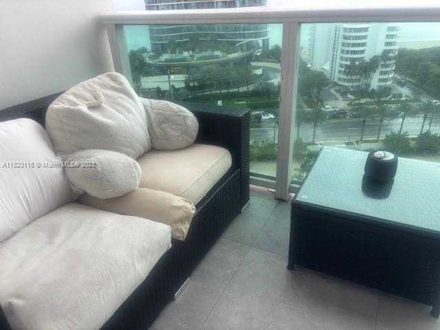 Small Image of 100 BAYVIEW DR #1609, Sunny Isles Beach Number 47