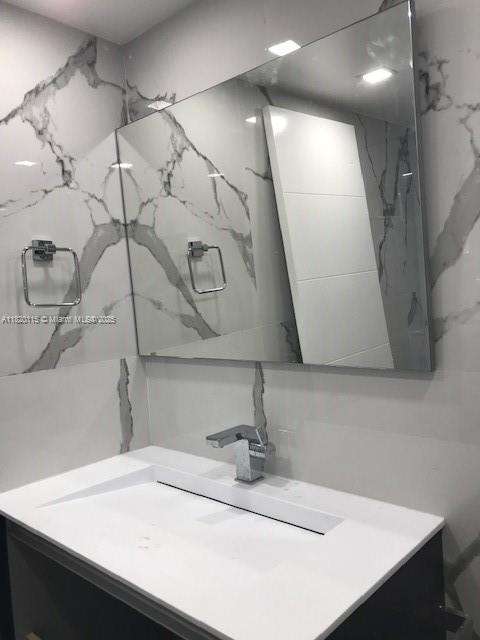 Small Image of 100 BAYVIEW DR #1609, Sunny Isles Beach Number 9