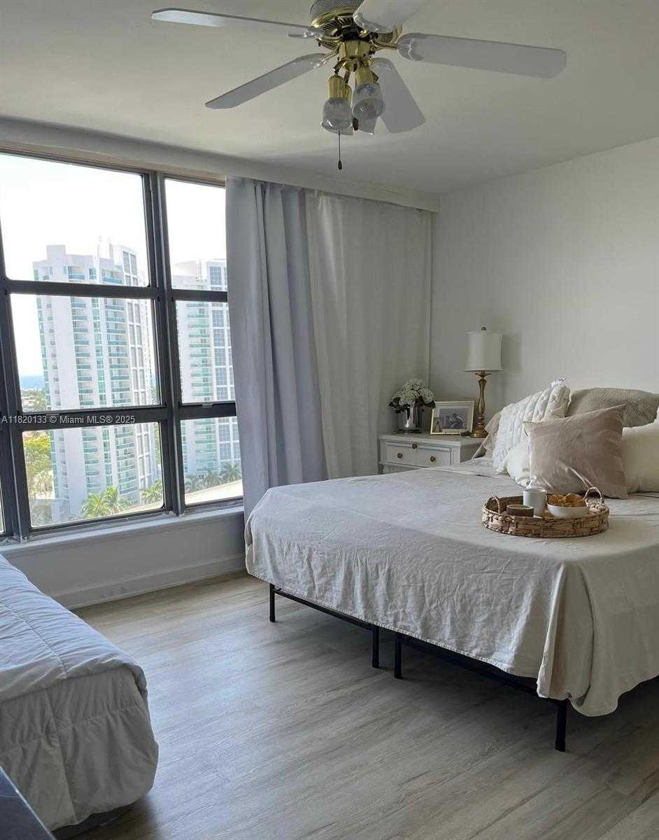 Small Image of 3500 MYSTIC POINTE DR #1804, Aventura Number 8