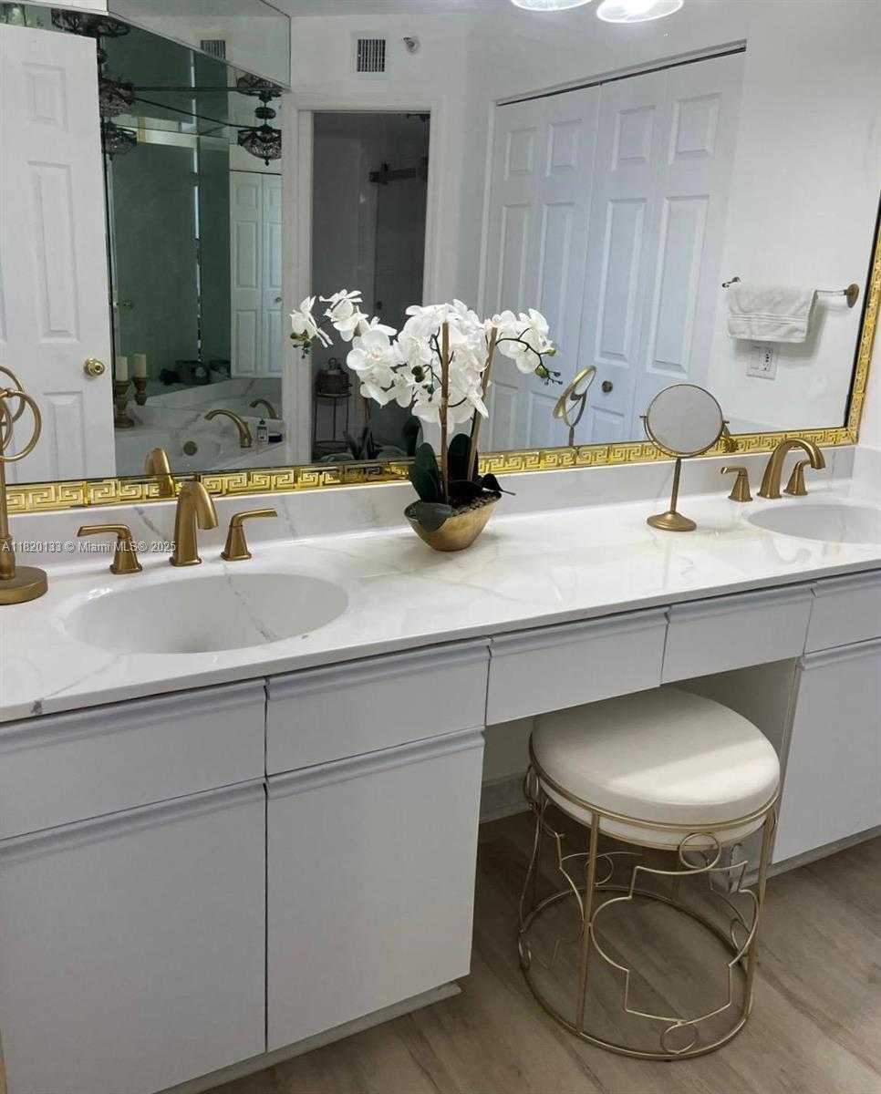 Small Image of 3500 MYSTIC POINTE DR #1804, Aventura Number 9