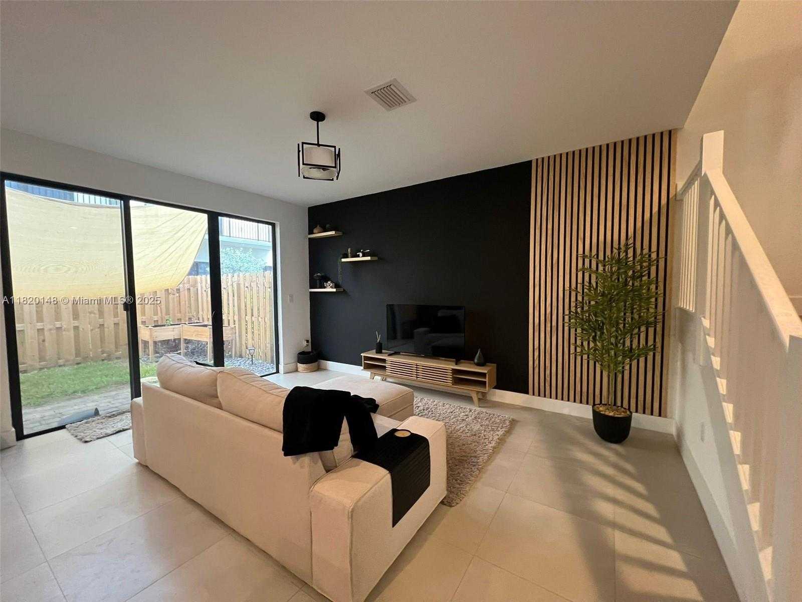 Small Image of 13649 SOUTH WEST 157TH PL, Miami Number 10