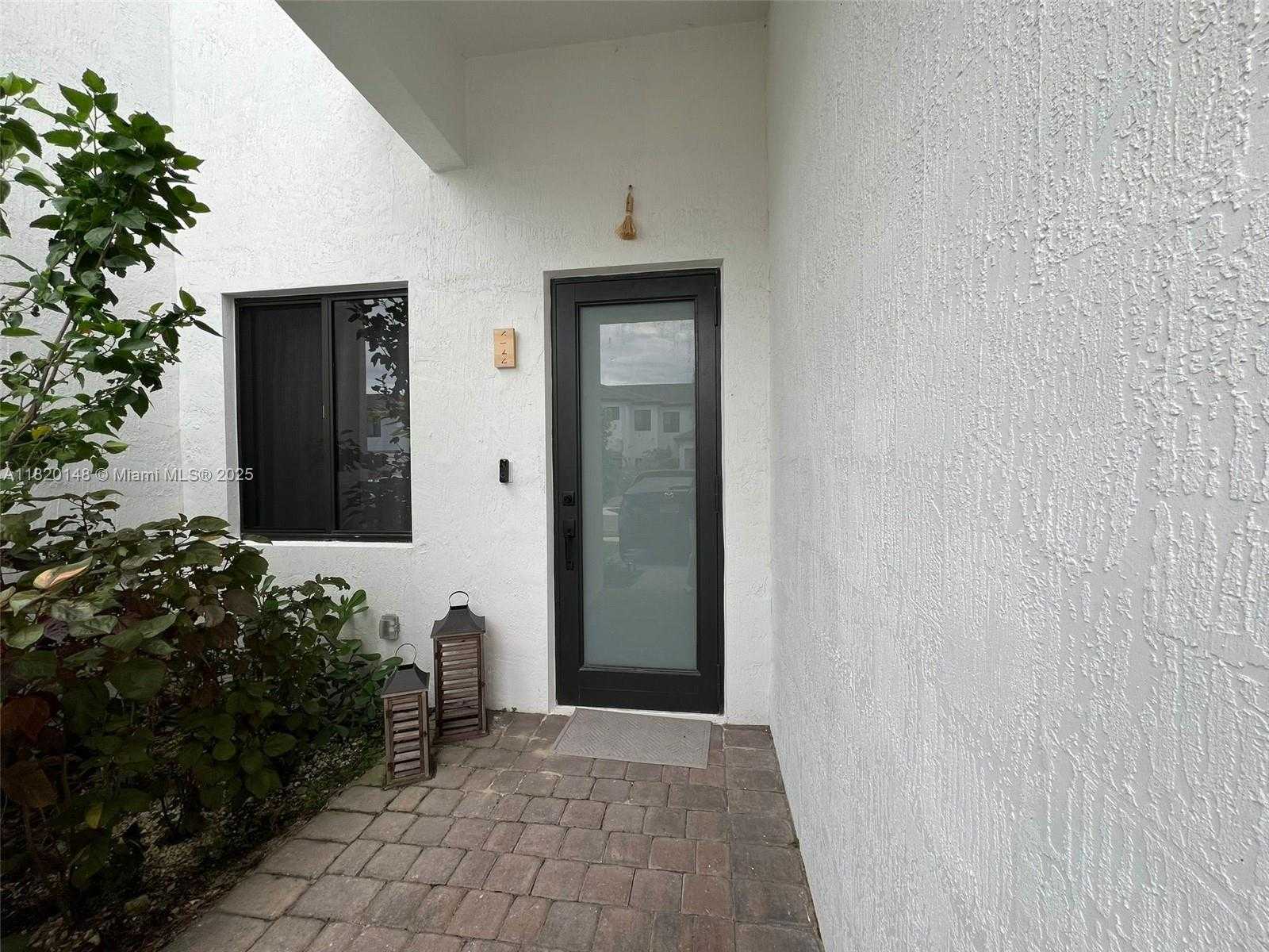 Small Image of 13649 SOUTH WEST 157TH PL, Miami Number 2