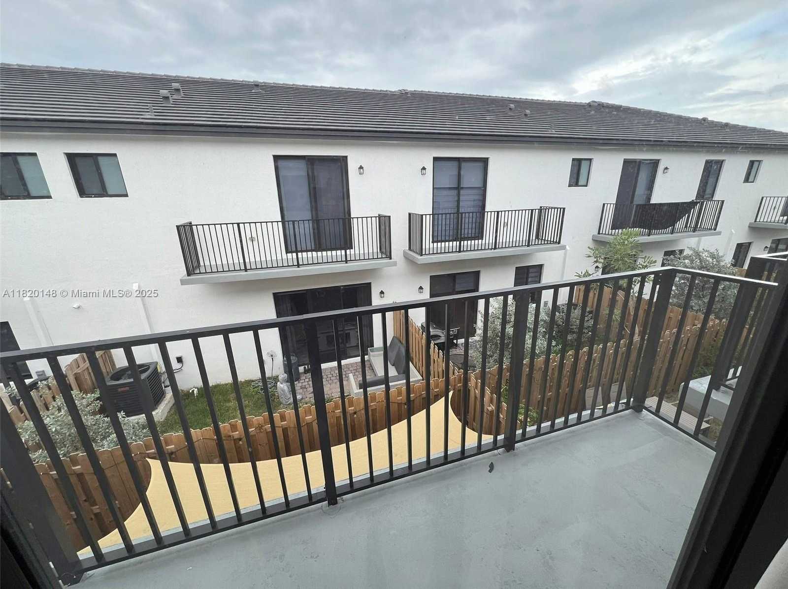 Small Image of 13649 SOUTH WEST 157TH PL, Miami Number 32