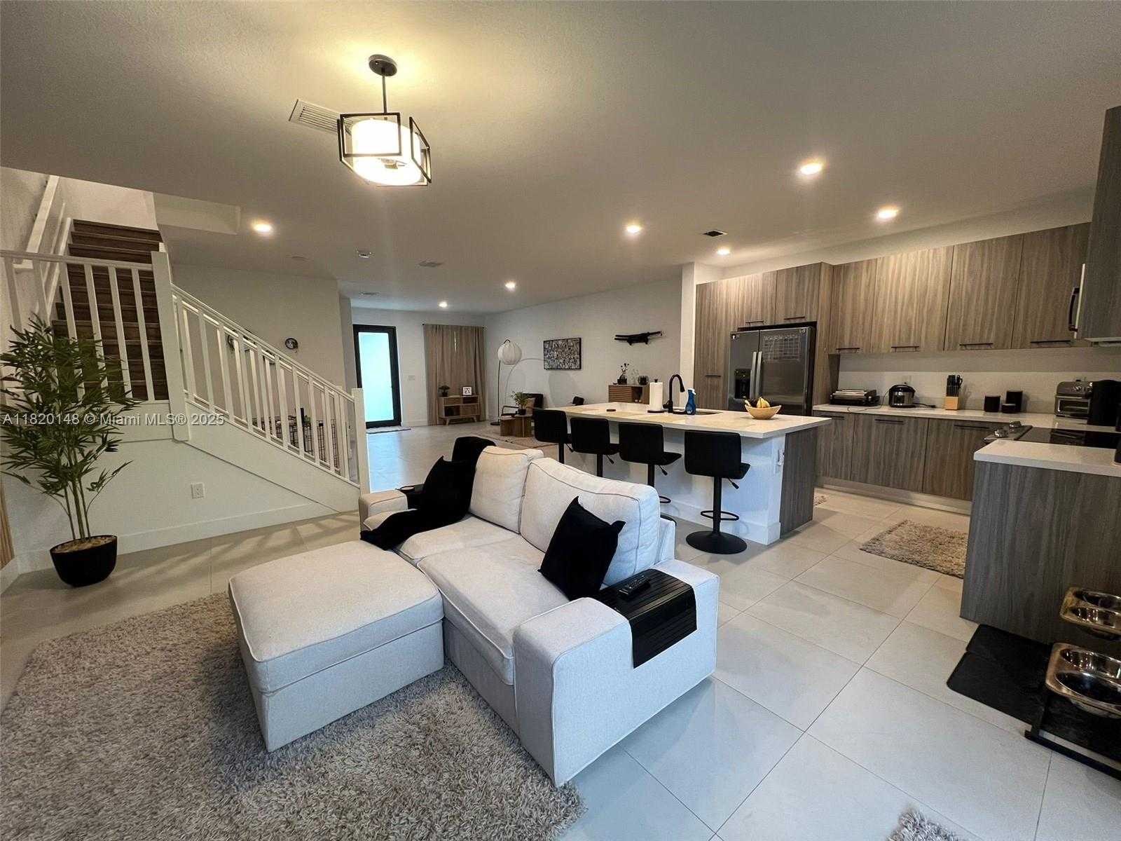Small Image of 13649 SOUTH WEST 157TH PL, Miami Number 4