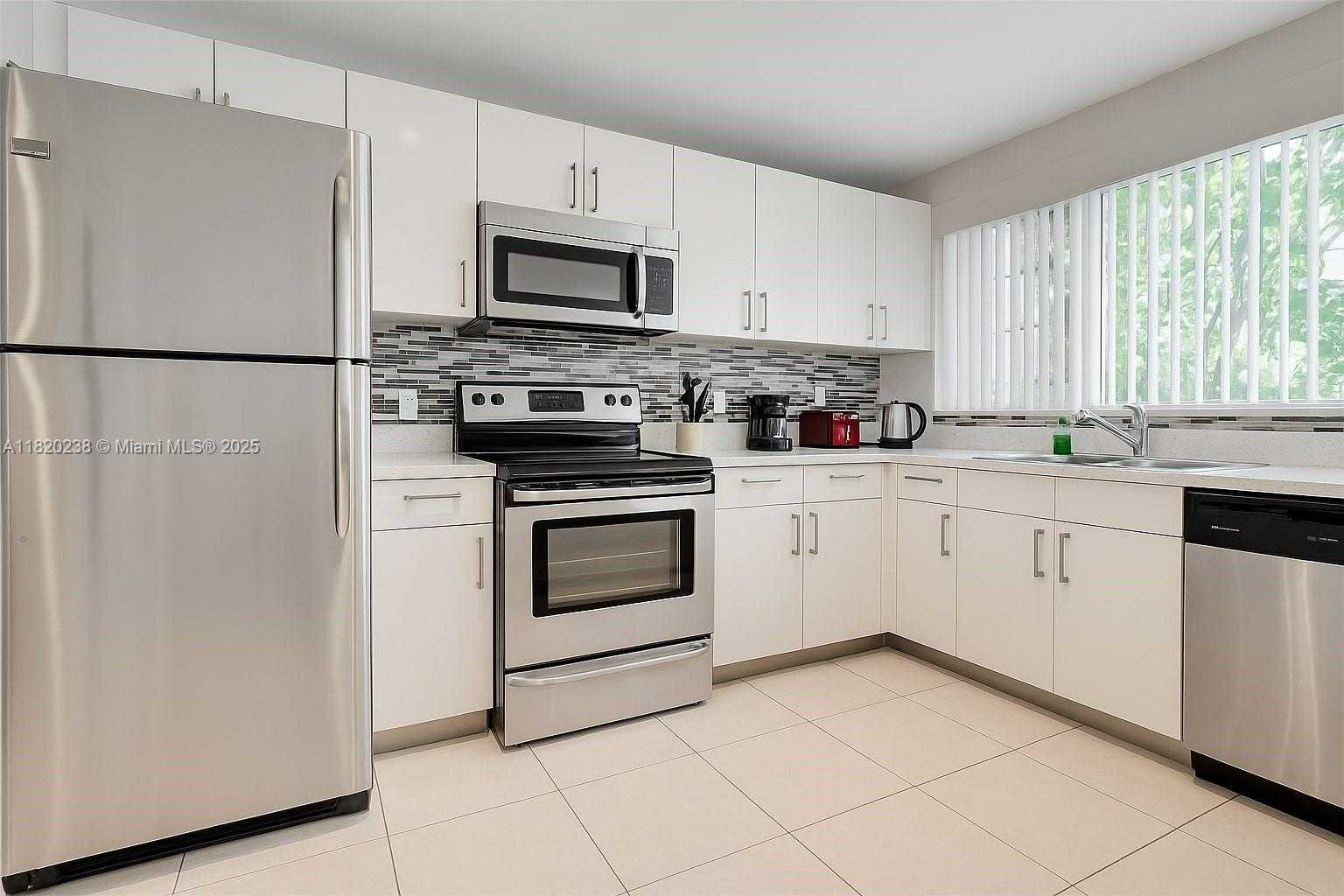 Small Image of 950 NORTH EAST 199TH ST #2H, Miami Number 2