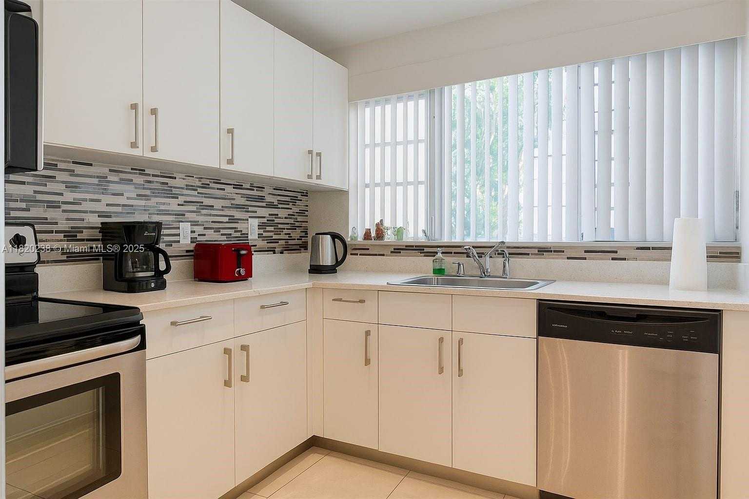 Small Image of 950 NORTH EAST 199TH ST #2H, Miami Number 3