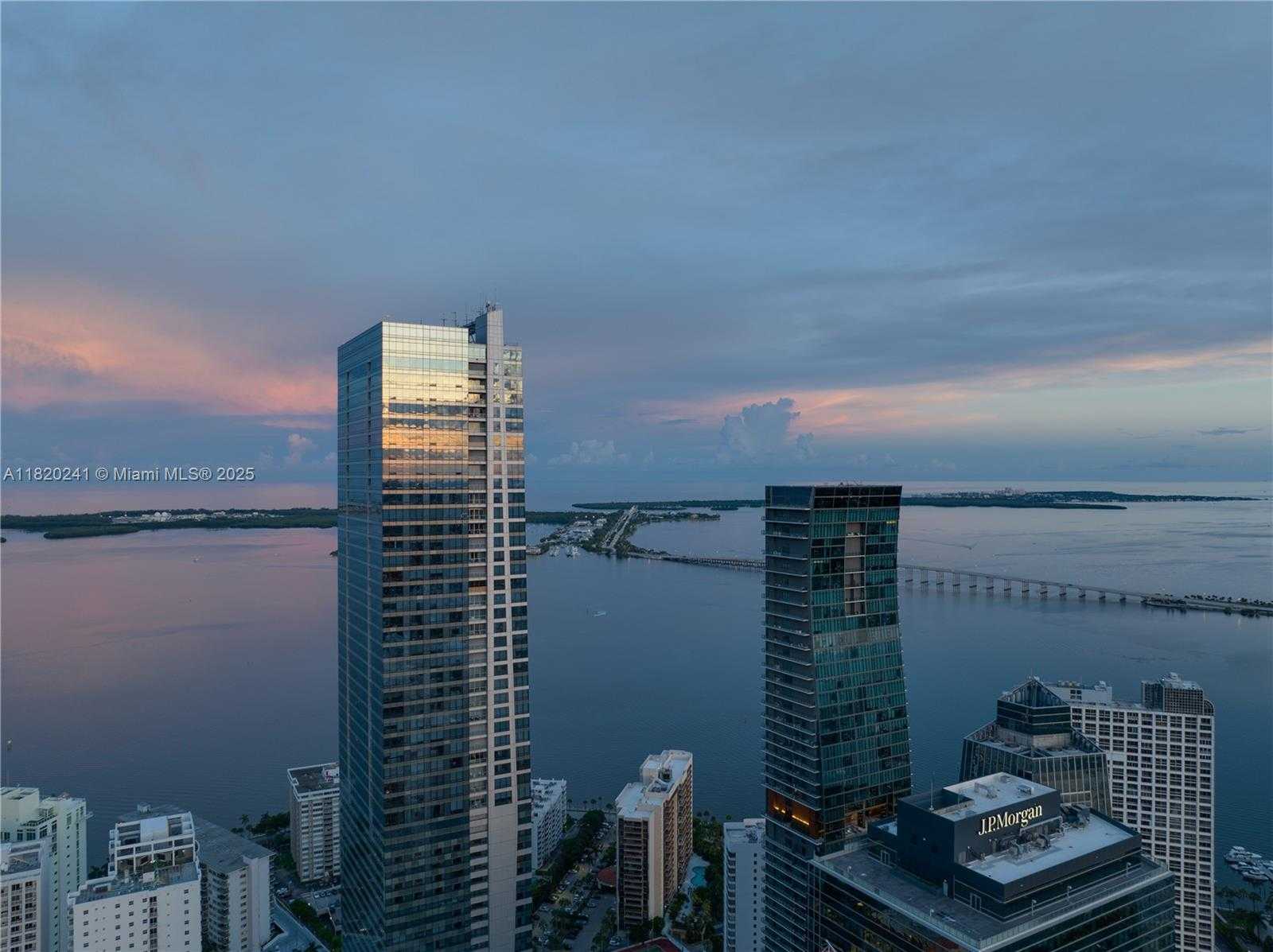 Small Image of 1420 SOUTH MIAMI AVENUE #5202, Miami Number 22