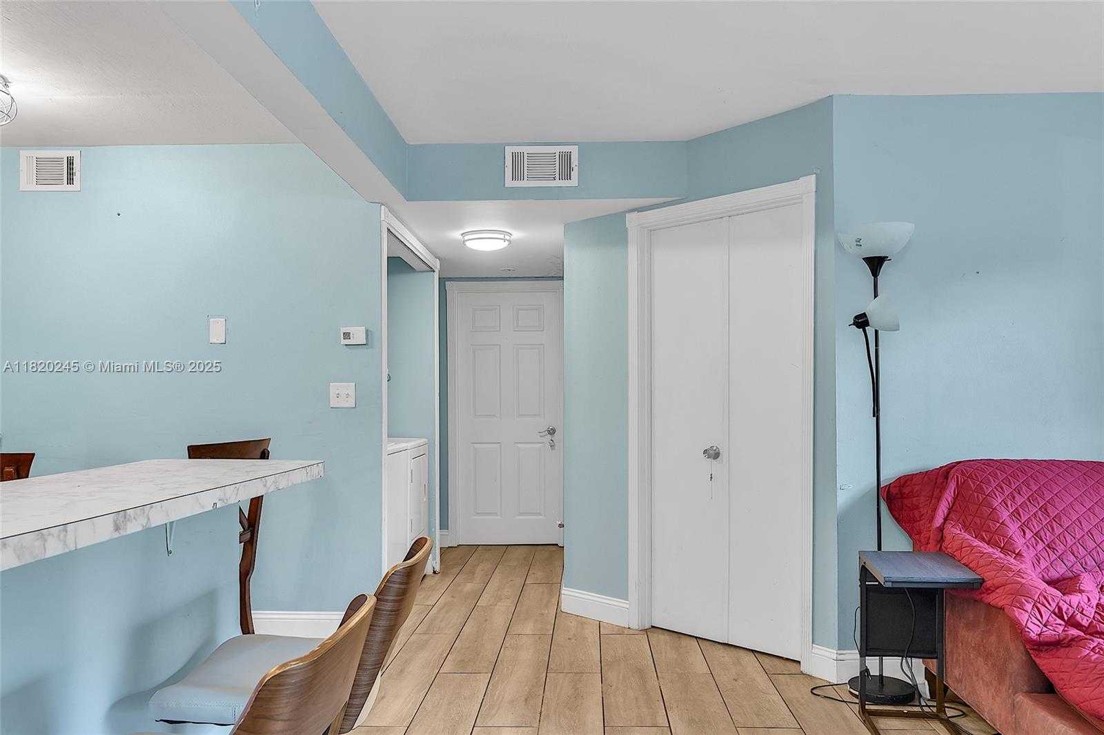 Small Image of 251 WEST PALM CIR W #207, Pembroke Pines Number 11