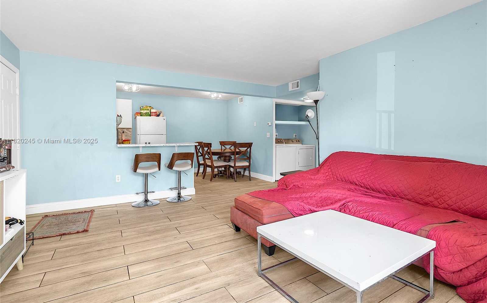 Small Image of 251 WEST PALM CIR W #207, Pembroke Pines Number 15