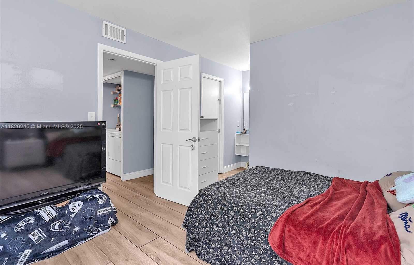 Small Image of 251 WEST PALM CIR W #207, Pembroke Pines Number 20