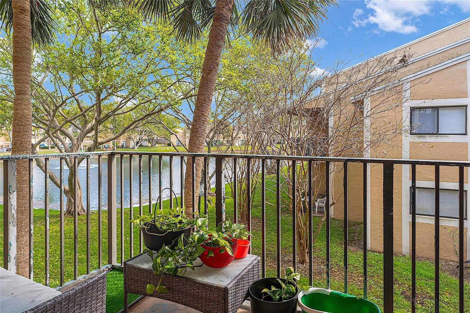 Small Image of 251 WEST PALM CIR W #207, Pembroke Pines Number 24