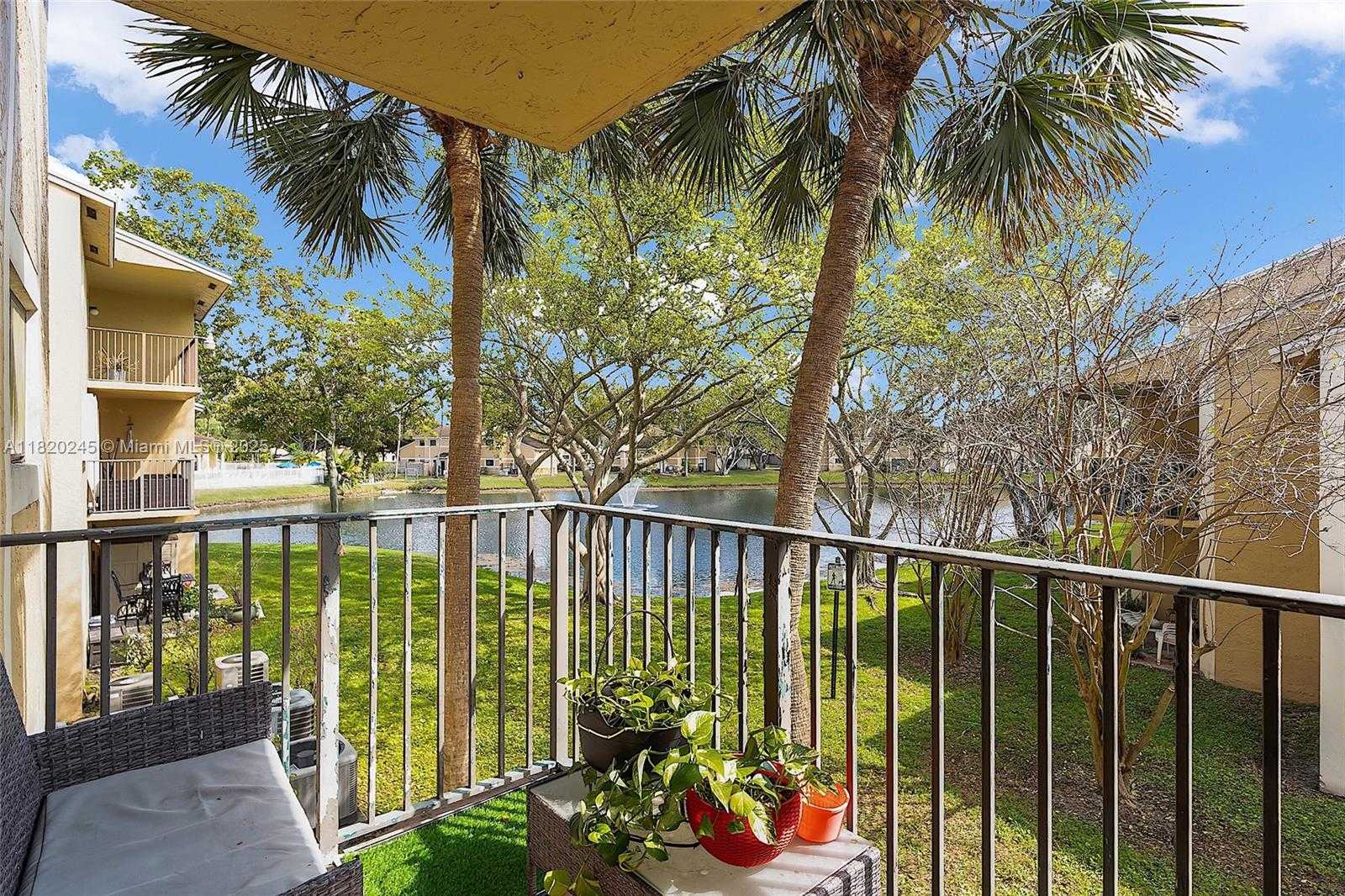 Small Image of 251 WEST PALM CIR W #207, Pembroke Pines Number 25