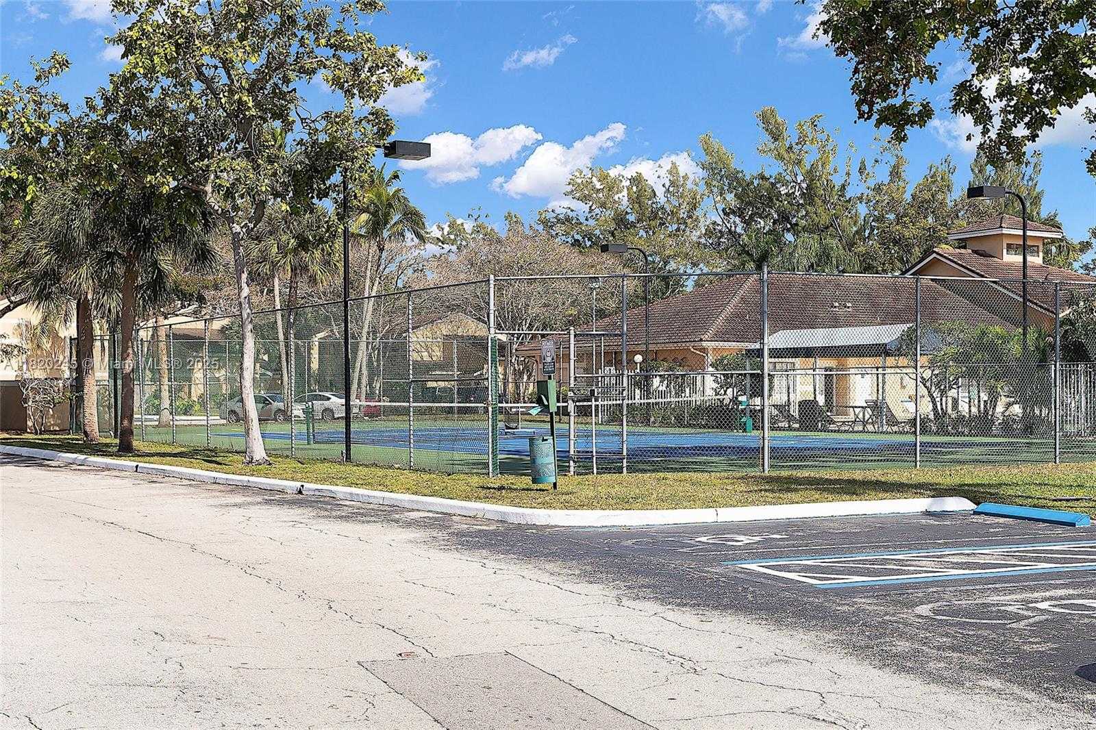 Small Image of 251 WEST PALM CIR W #207, Pembroke Pines Number 27