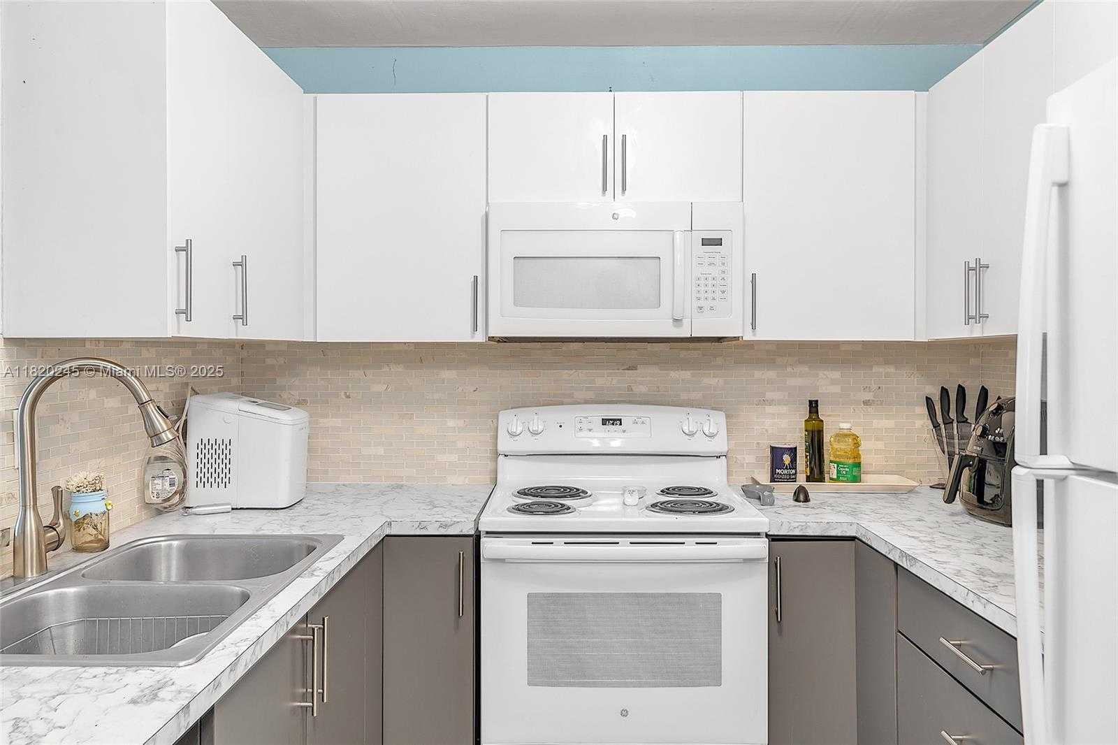 Small Image of 251 WEST PALM CIR W #207, Pembroke Pines Number 4