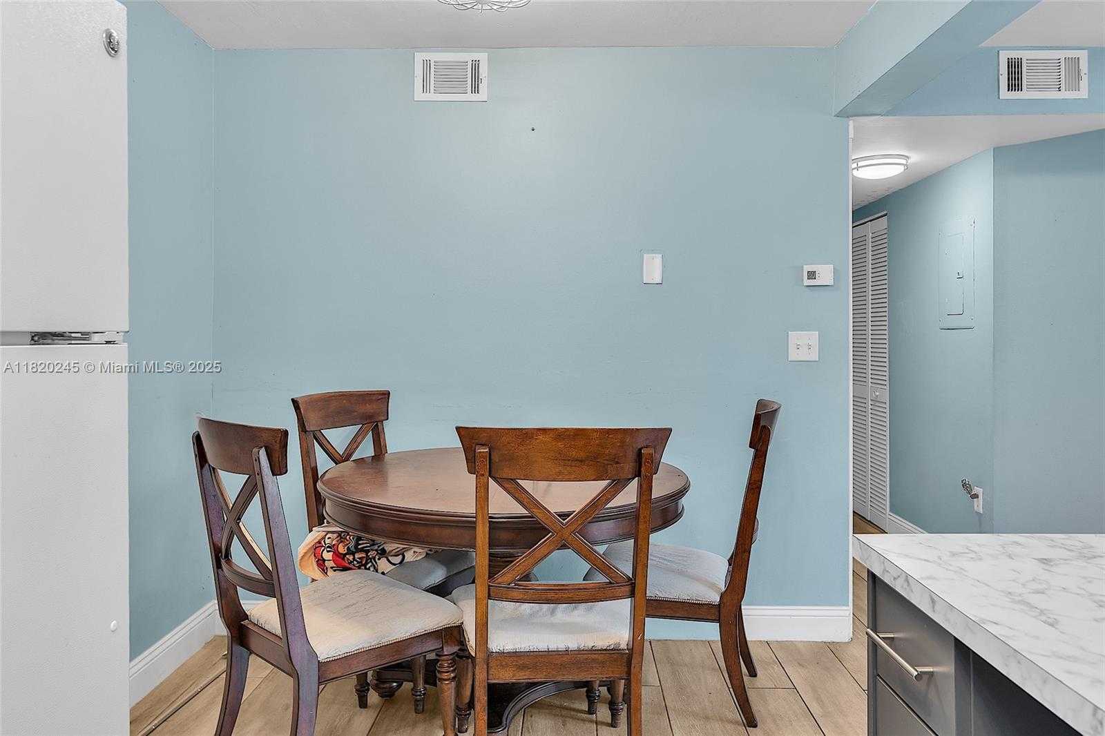Small Image of 251 WEST PALM CIR W #207, Pembroke Pines Number 5