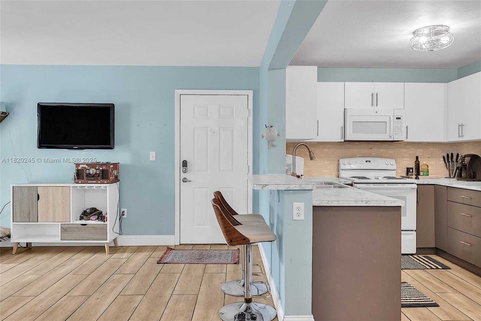 Small Image of 251 WEST PALM CIR W #207, Pembroke Pines Number 6