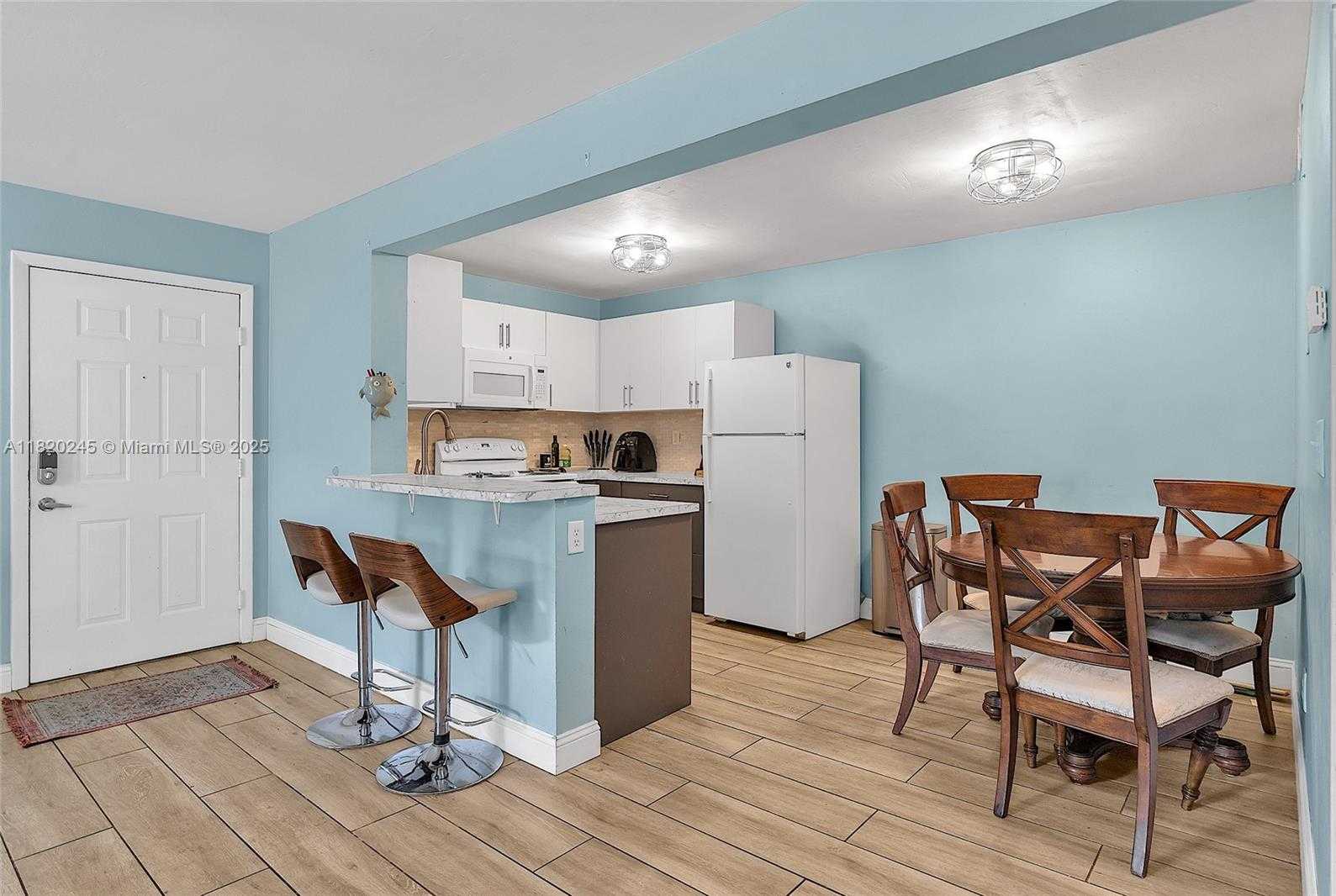 Small Image of 251 WEST PALM CIR W #207, Pembroke Pines Number 7