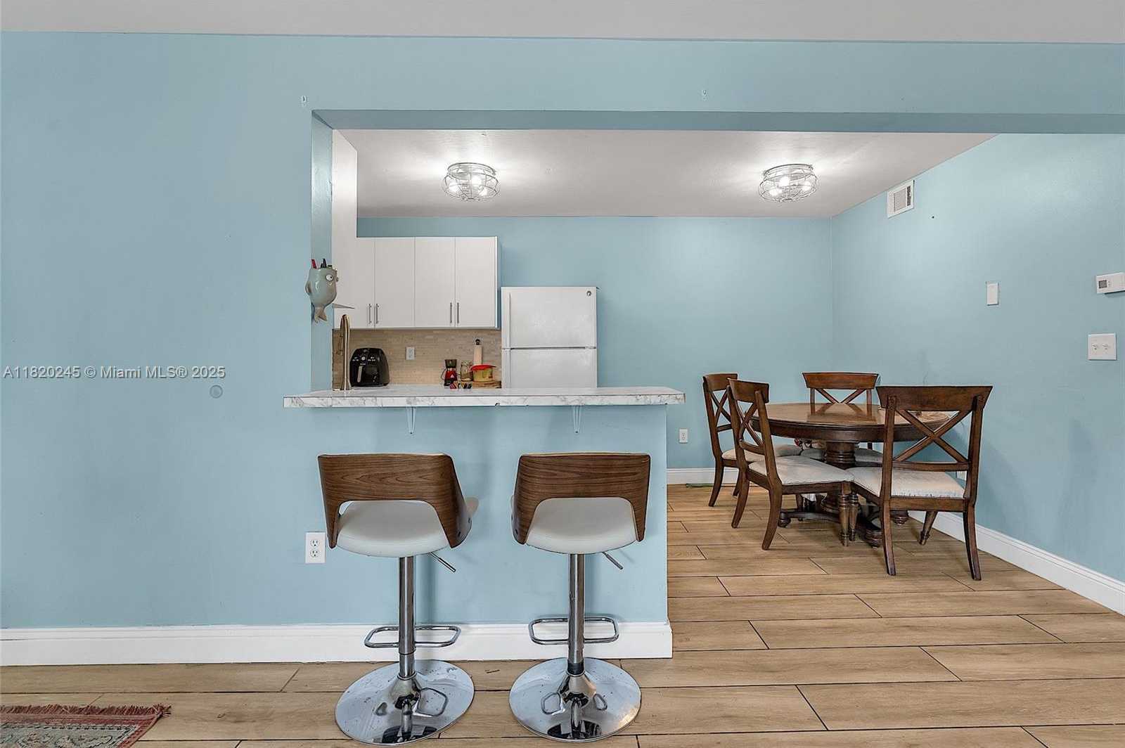 Small Image of 251 WEST PALM CIR W #207, Pembroke Pines Number 9