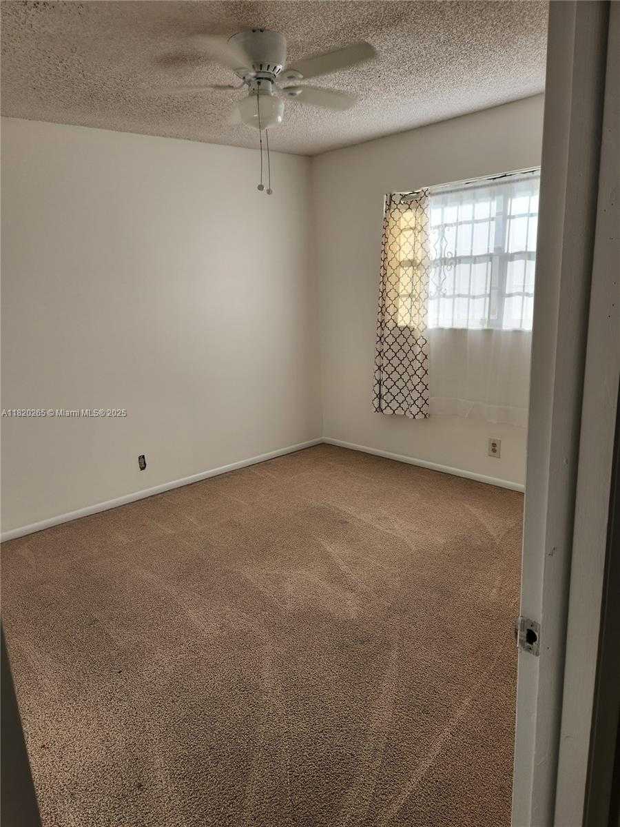 Small Image of Hollywood Number 5