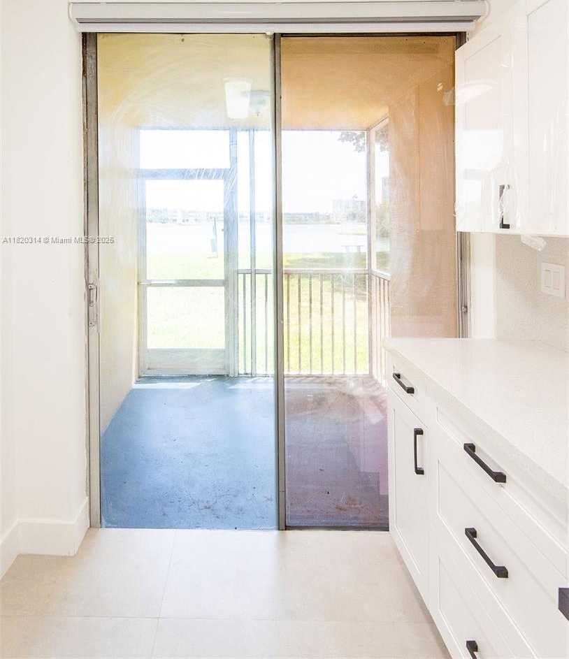 Small Image of 1750 NORTH EAST 191ST ST #100-1, Miami Number 14