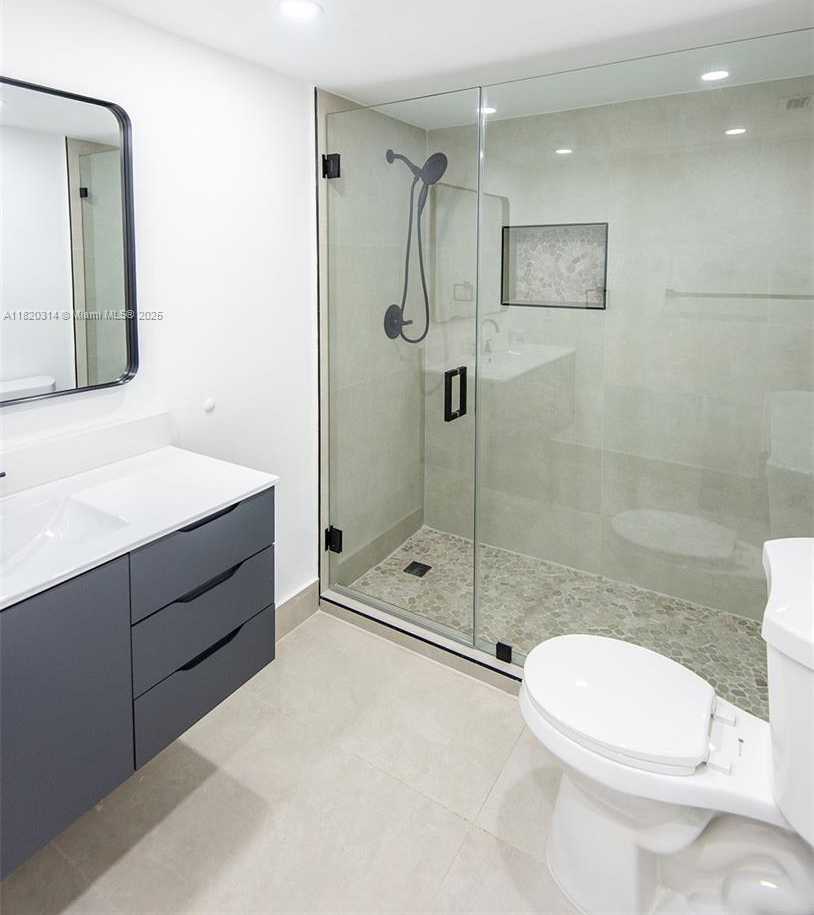 Small Image of 1750 NORTH EAST 191ST ST #100-1, Miami Number 16
