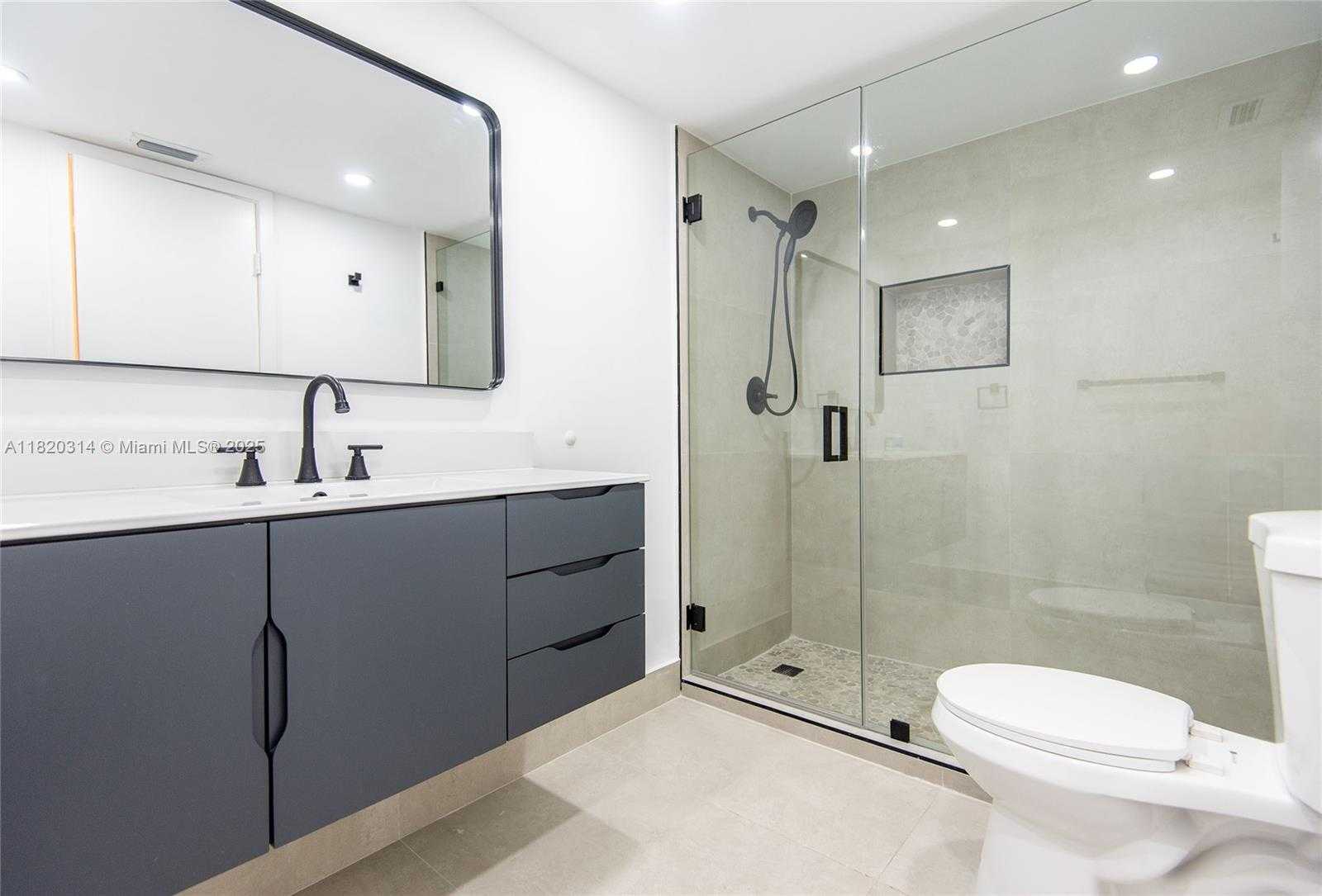 Small Image of 1750 NORTH EAST 191ST ST #100-1, Miami Number 17