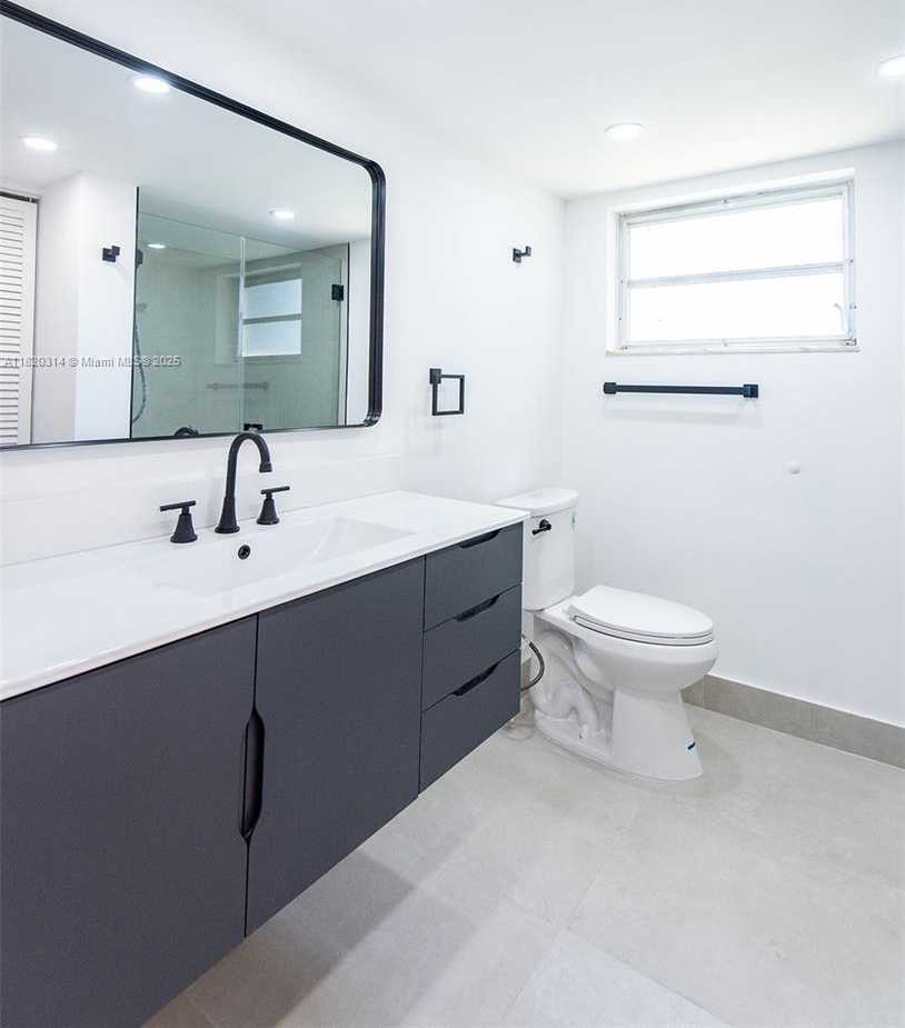 Small Image of 1750 NORTH EAST 191ST ST #100-1, Miami Number 21