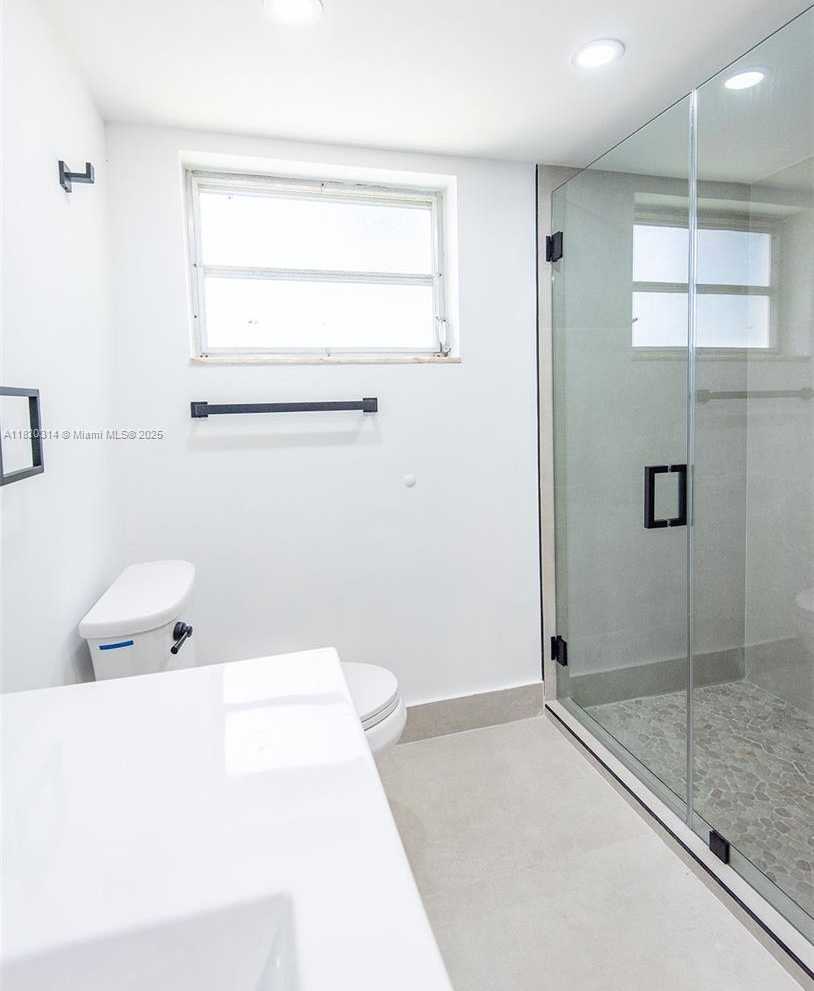 Small Image of 1750 NORTH EAST 191ST ST #100-1, Miami Number 22