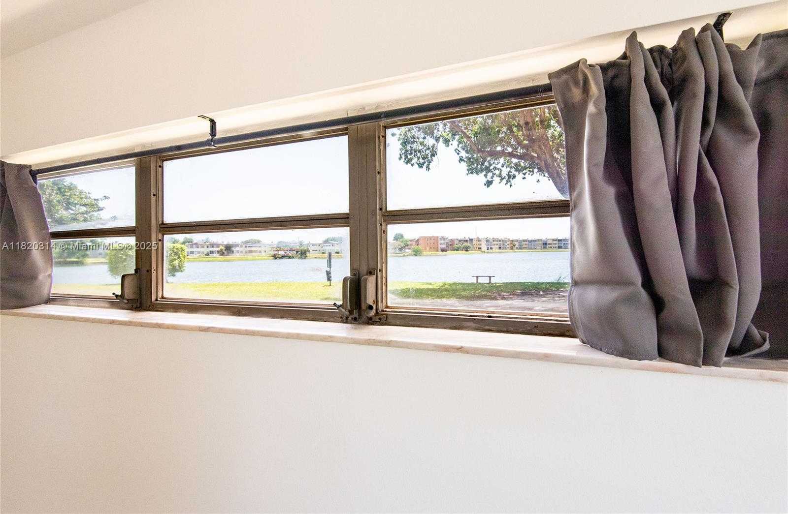 Small Image of 1750 NORTH EAST 191ST ST #100-1, Miami Number 26