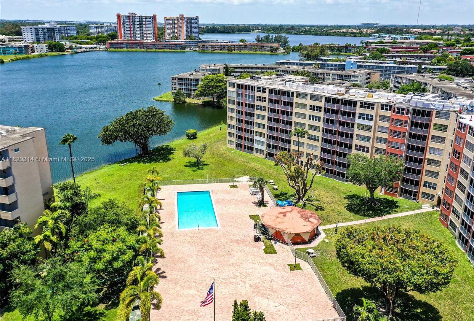 Small Image of 1750 NORTH EAST 191ST ST #100-1, Miami Number 3
