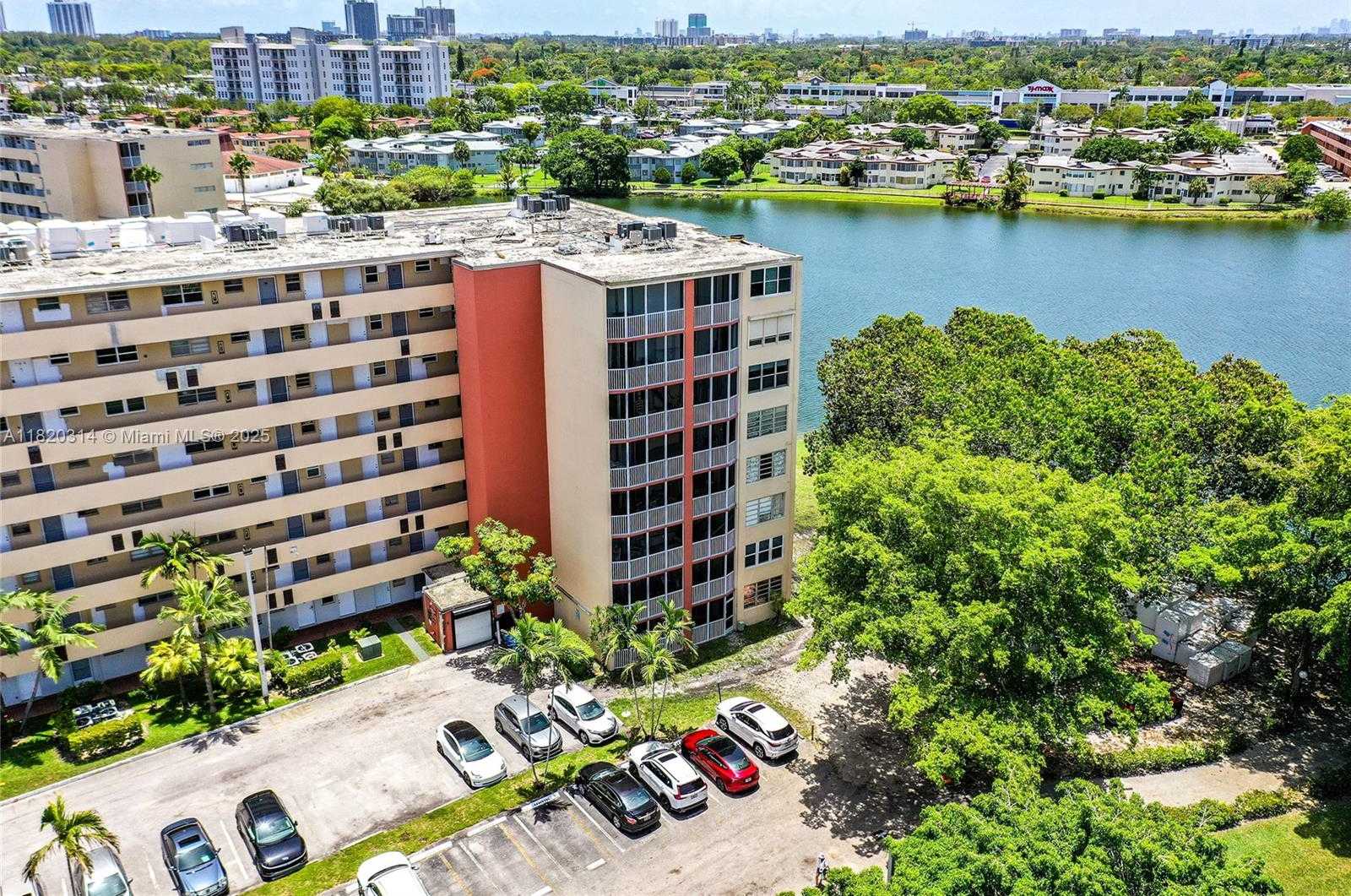 Small Image of 1750 NORTH EAST 191ST ST #100-1, Miami Number 5