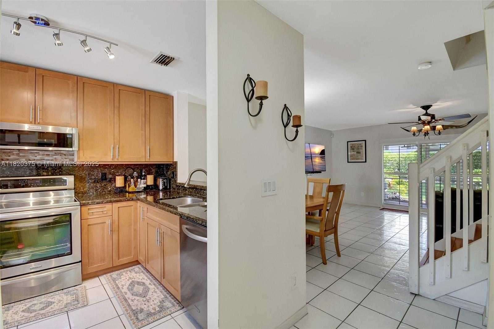 Small Image of 20865 NORTH WEST 3RD LN, Pembroke Pines Number 14
