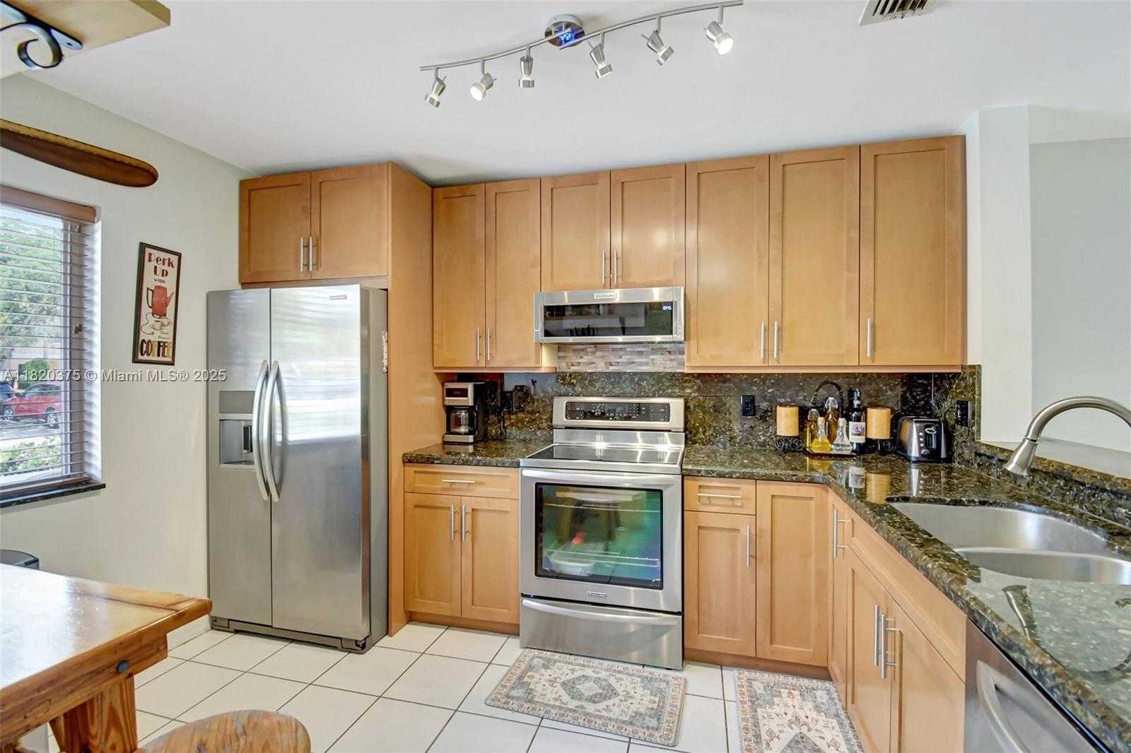 Small Image of 20865 NORTH WEST 3RD LN, Pembroke Pines Number 18