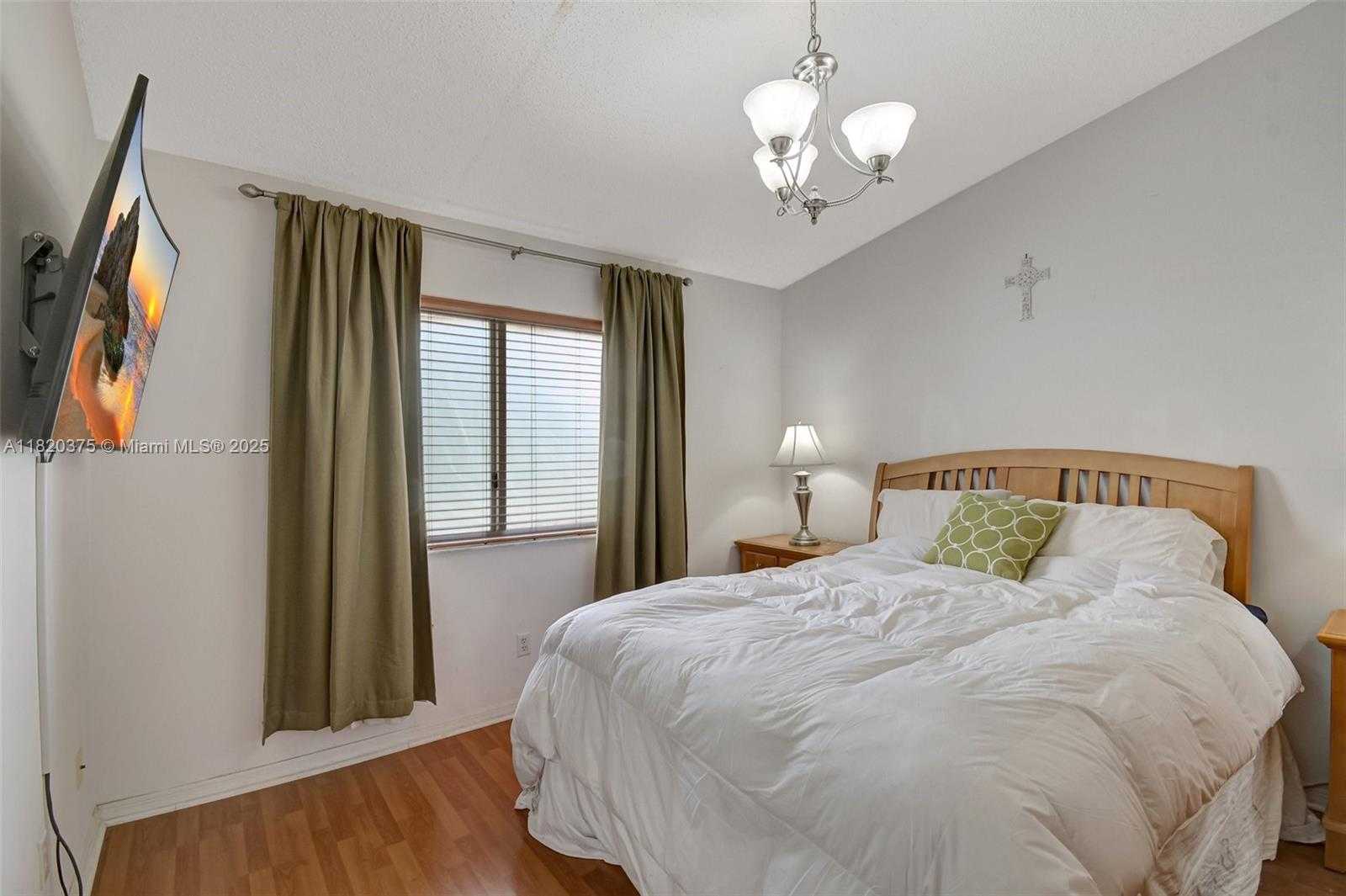 Small Image of 20865 NORTH WEST 3RD LN, Pembroke Pines Number 31