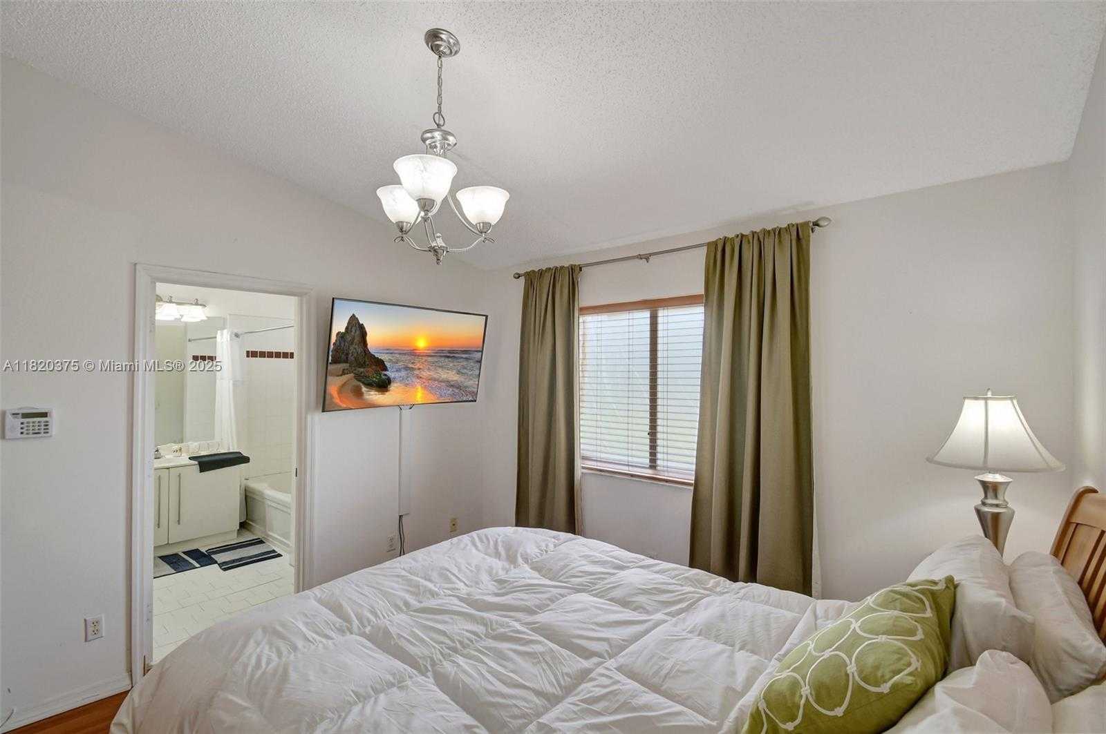 Small Image of 20865 NORTH WEST 3RD LN, Pembroke Pines Number 32