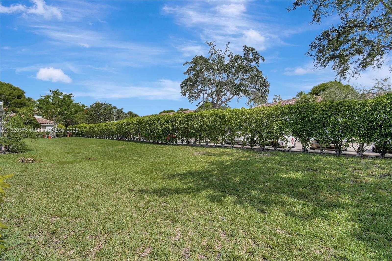 Small Image of 20865 NORTH WEST 3RD LN, Pembroke Pines Number 37