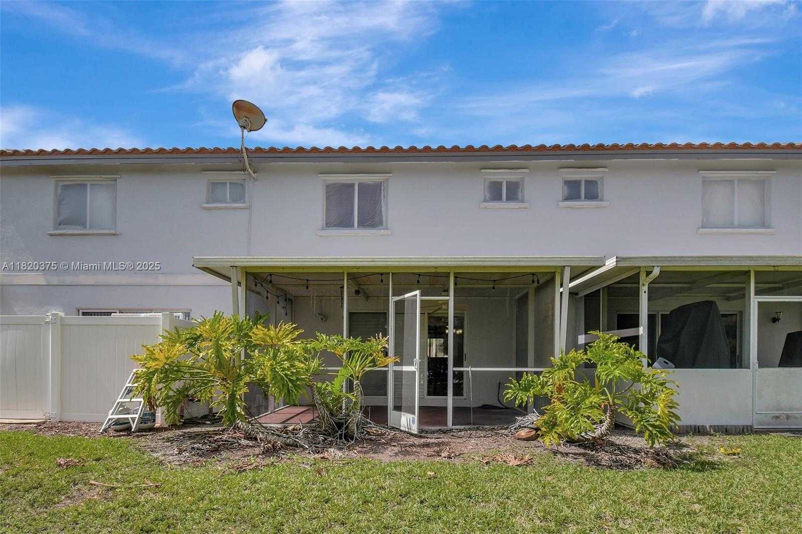 Small Image of 20865 NORTH WEST 3RD LN, Pembroke Pines Number 39