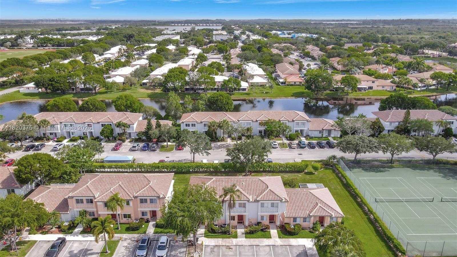 Small Image of 20865 NORTH WEST 3RD LN, Pembroke Pines Number 49
