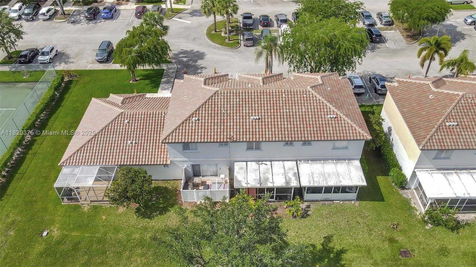 Small Image of 20865 NORTH WEST 3RD LN, Pembroke Pines Number 56