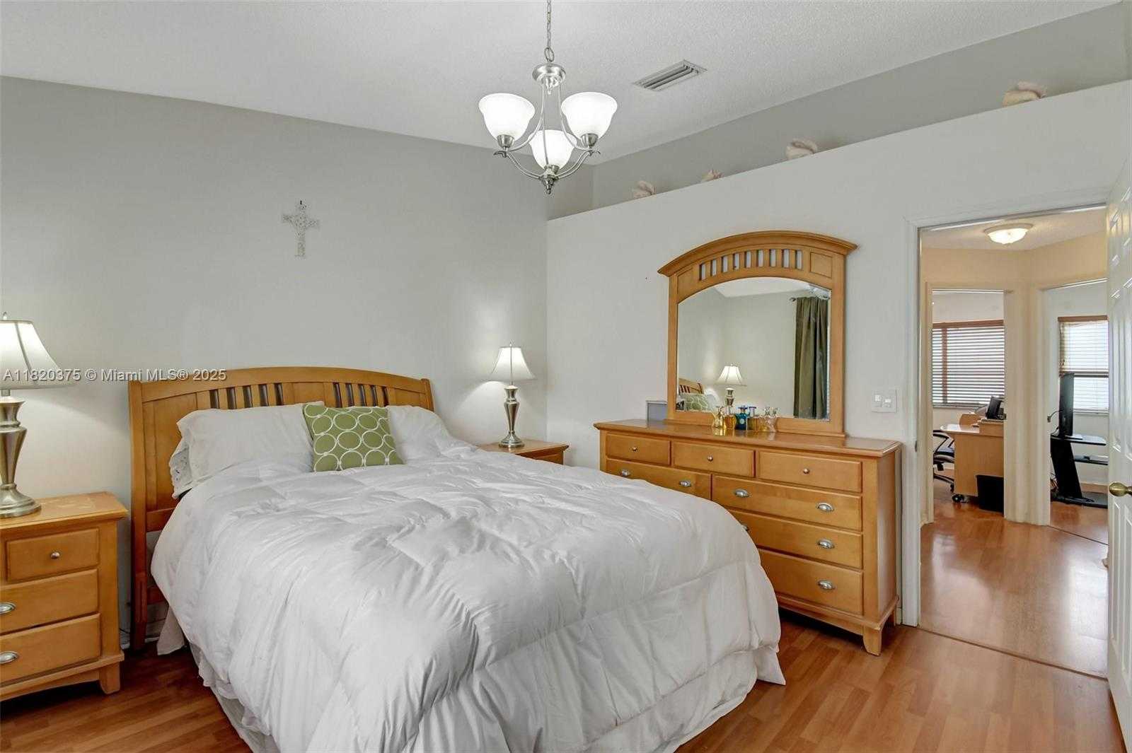 Small Image of 20865 NORTH WEST 3RD LN, Pembroke Pines Number 7
